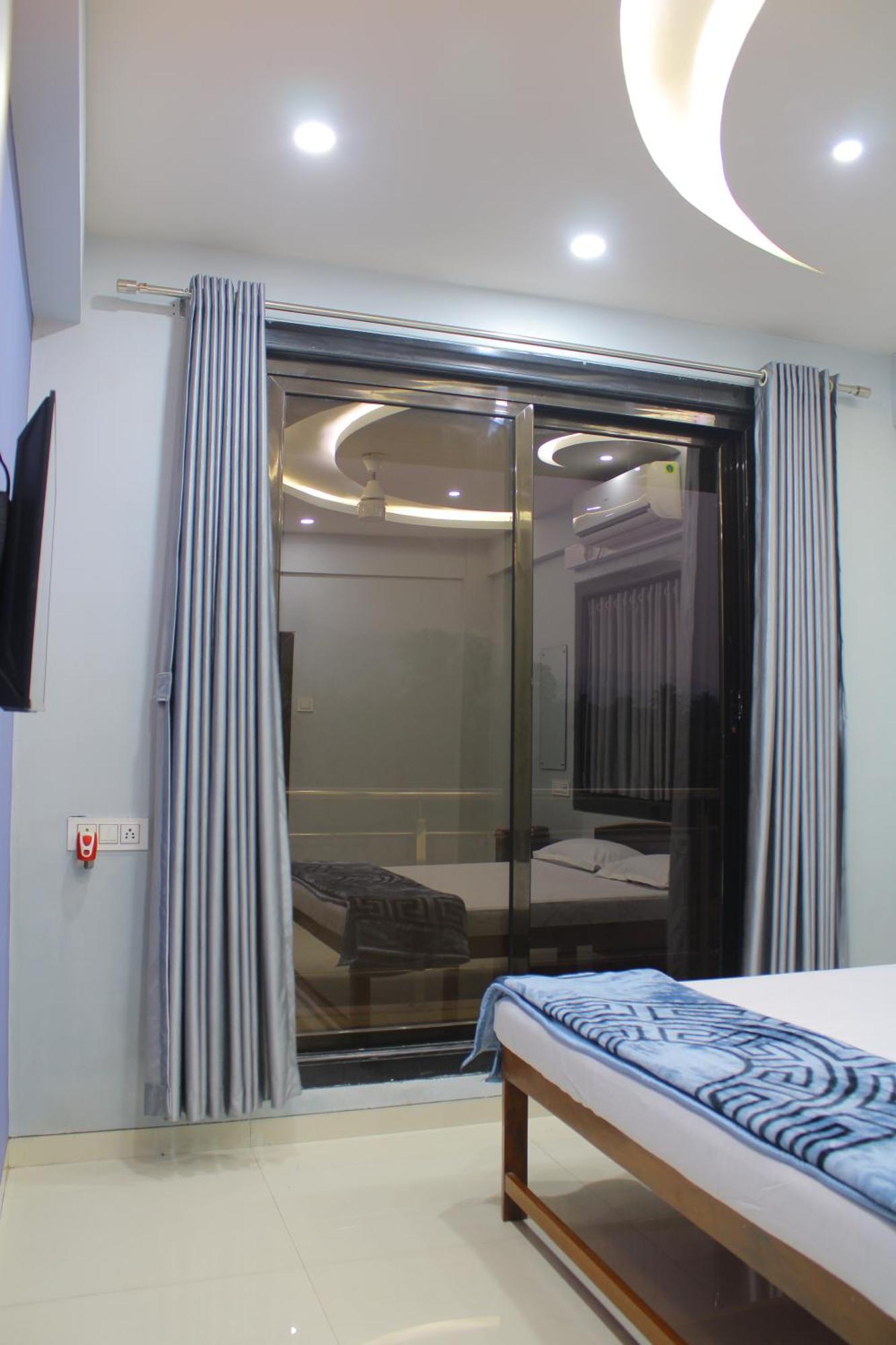 Sukhakarta Holiday Home อลีบาก ภายนอก รูปภาพ